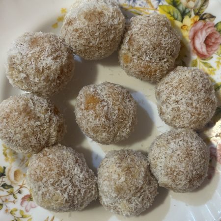 Moroccan cookies: coconut with apricot jam