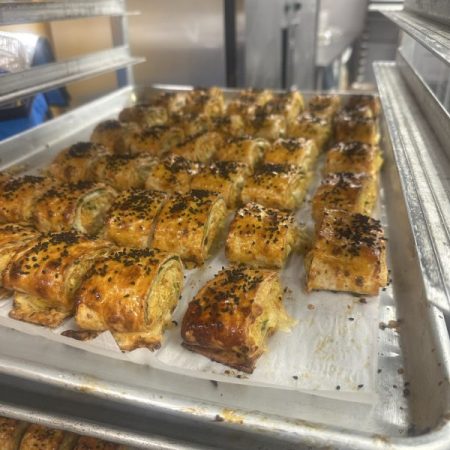 Phyllo rolls -Chicken, Spinach and carrots- (A set of 6 units)